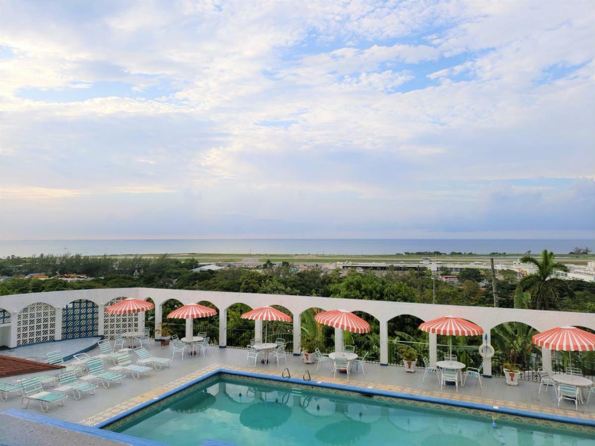 Montego Hotel มอนเทโกเบย์ ภายนอก รูปภาพ