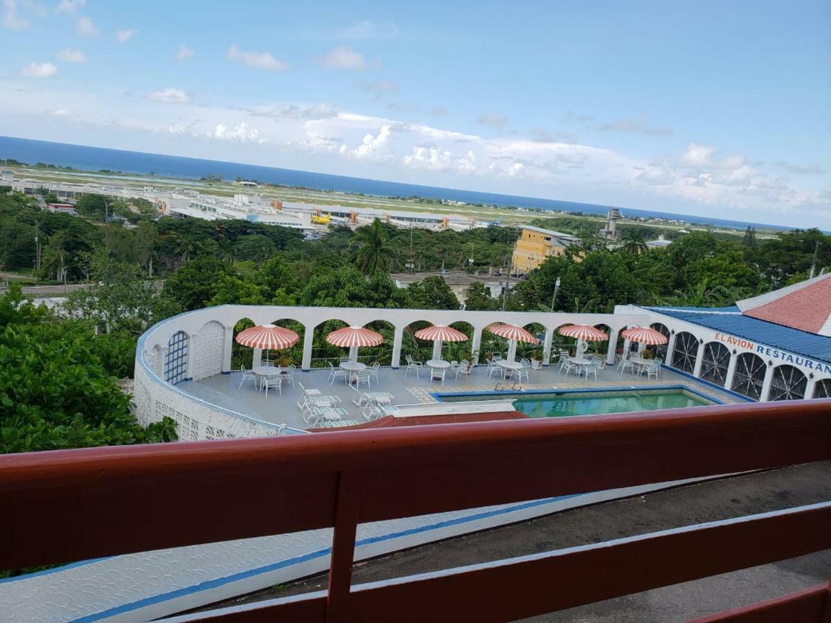Montego Hotel มอนเทโกเบย์ ภายนอก รูปภาพ